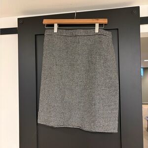 JCREW Classic Black and White Wool Houndstooth Skirt - 6 Tall